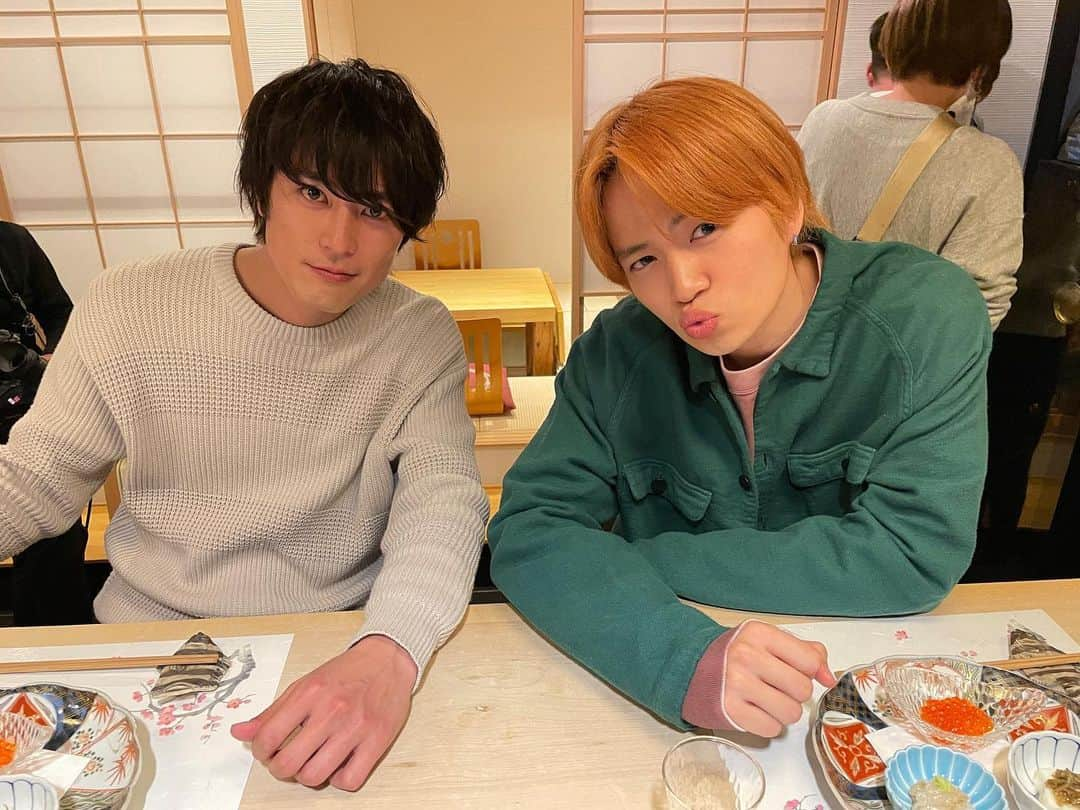 ファイトソングさんのインスタグラム写真 - (ファイトソングInstagram)「💙最終回まであと3時間🧡  ついにあと3時間となりました🥺 嬉しいような寂しいような...  この日は芦田と慎吾2人での撮影が最後の日でした 一体どんなシーンになっているのか......🍺 今夜10時どうぞお楽しみに✨  #ファイトソング  #間宮祥太朗  #菊池風磨  #tbs」3月15日 19時00分 - fightsong_tbs