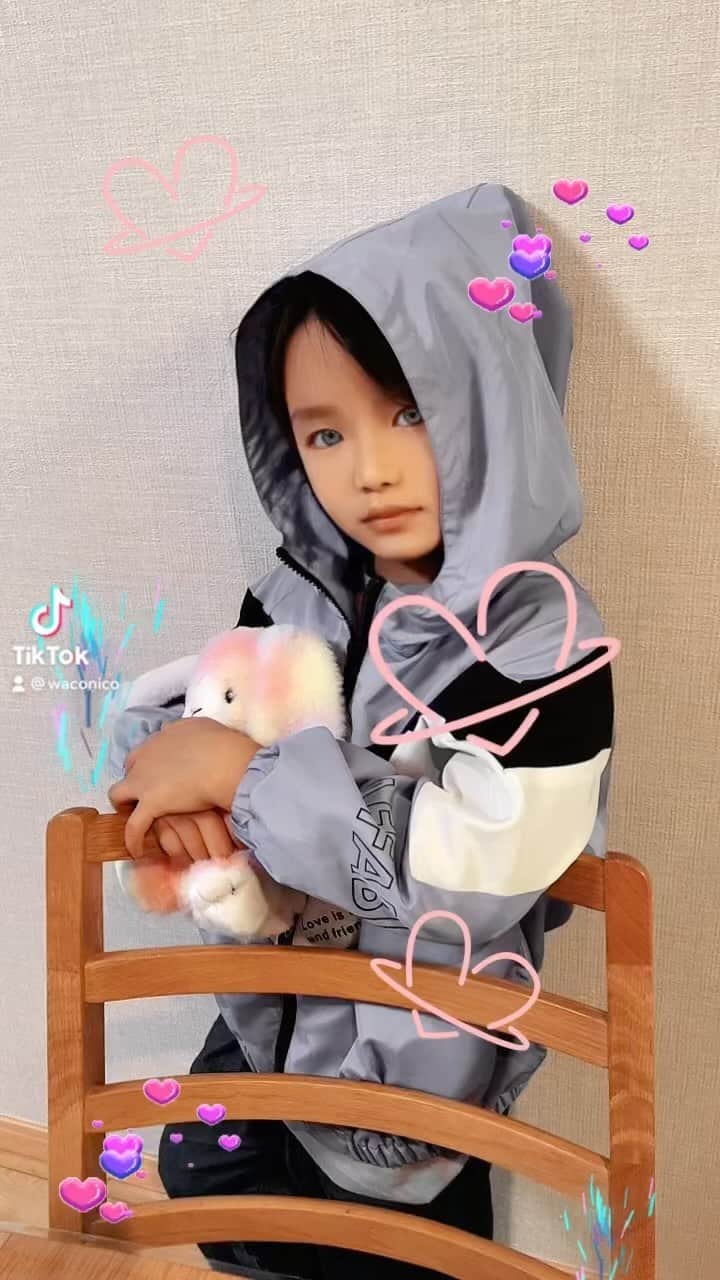 内藤陽子のインスタグラム：「母親のマネをしたい時期👯‍♀️ #tiktok #gal ＃ギャル #大好き」