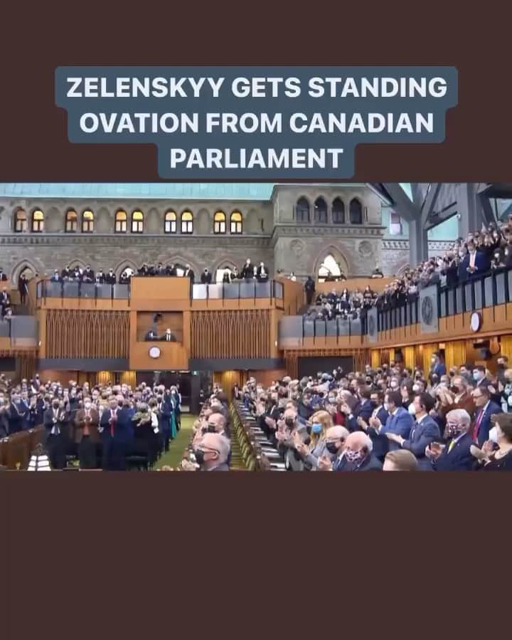 シャナン・ドハーティーのインスタグラム：「Repost from @jessicayellin • ZELENSKYY RECEIVES STANDING OVATION  Ukraine President Volodymyr Zelenskyy is pleading for help as Russia’s invasion continues.  Zelenskyy spoke before Canada’s Parliament today and begged Canada’s lawmakers to put themselves in his shoes. To imagine what they’d do and how’d they react if Vancouver was under attack. He told Parliament of the horrors in Ukraine right now, including the deaths of nearly 100 children.  Zelenskyy repeated his request for a no-fly zone above Ukraine. He’ll likely bring it up again when he addresses congress tomorrow. The U.S. has rejected the idea of a no-fly zone, out of fear it would cause a direct confrontation between the U.S. and Moscow.   #newsnotnoise #ukraine #russia #war」