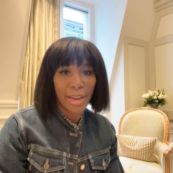 のインスタグラム：「We have a problem with pay today. It’s 2022 and women only make 82 cents for every dollar a man makes, and the wage gap continues to be greater for women of color. I’m partnering with @creditkarma to call on companies to close the wage gap, starting today. We’re challenging companies to hold a mirror up to themselves and ensure that every one of their employees is paid equally. #equalpayday #ad」
