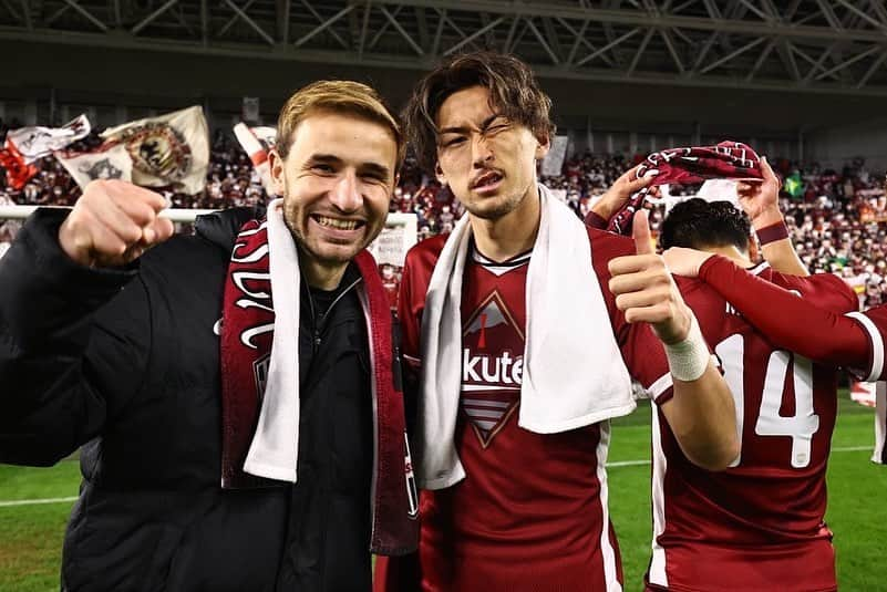 セルジ・サンペルさんのインスタグラム写真 - (セルジ・サンペルInstagram)「Road to Thailand! Thanks for believing until the end! ✈️❤️🥳 @visselkobe」3月15日 23時32分 - sergisamper