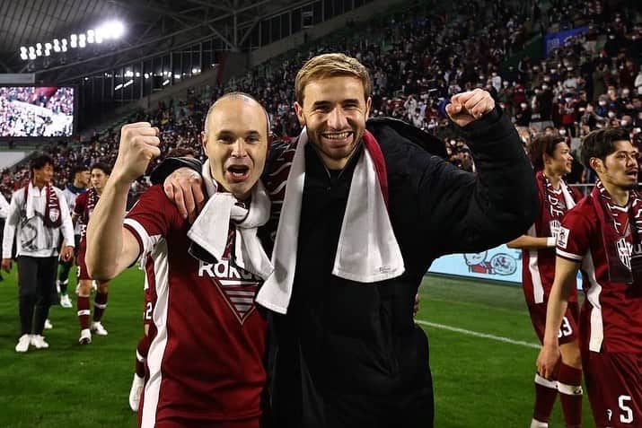 セルジ・サンペルのインスタグラム：「Road to Thailand! Thanks for believing until the end! ✈️❤️🥳 @visselkobe」