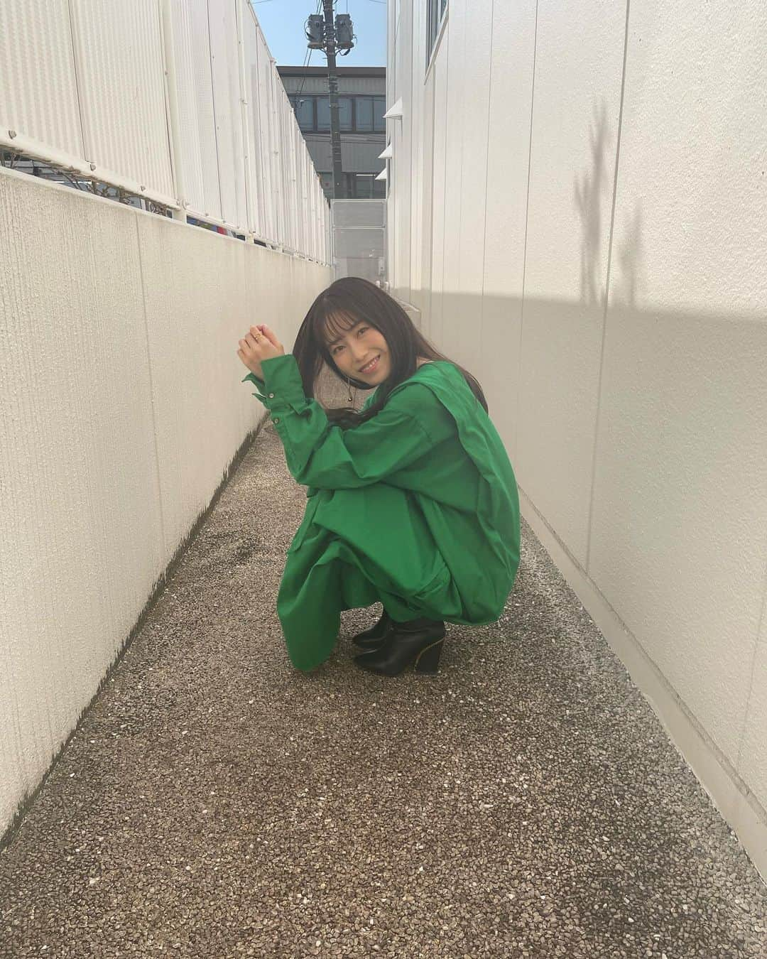 横山由依のインスタグラム：「緑の私服💚 今日も一日お疲れ様でしたー！  #junmikami」