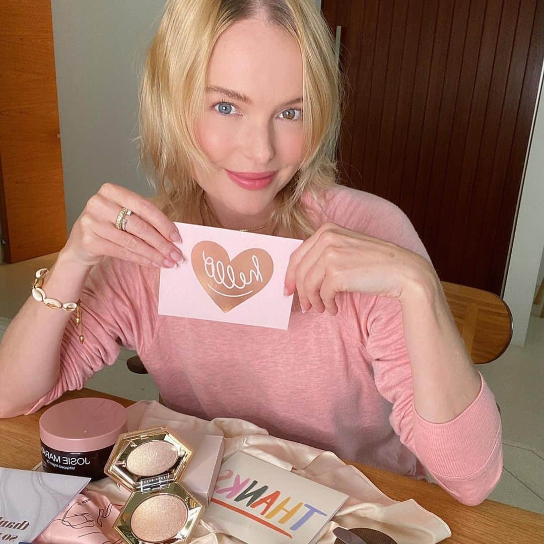 ケイト・ボスワースさんのインスタグラム写真 - (ケイト・ボスワースInstagram)「HELLO! 💖 I’m excited to share the new @FabFitFun Spring box is here 😊 loving all the amazing beauty products + gorgeous stationery… sign up for a membership and receive their fun surprise in the mail seasonally 💌   #fabfitfunpartner  Use code  BOSWORTH10 for $10 off your first box #fabfitfun」3月16日 3時23分 - katebosworth