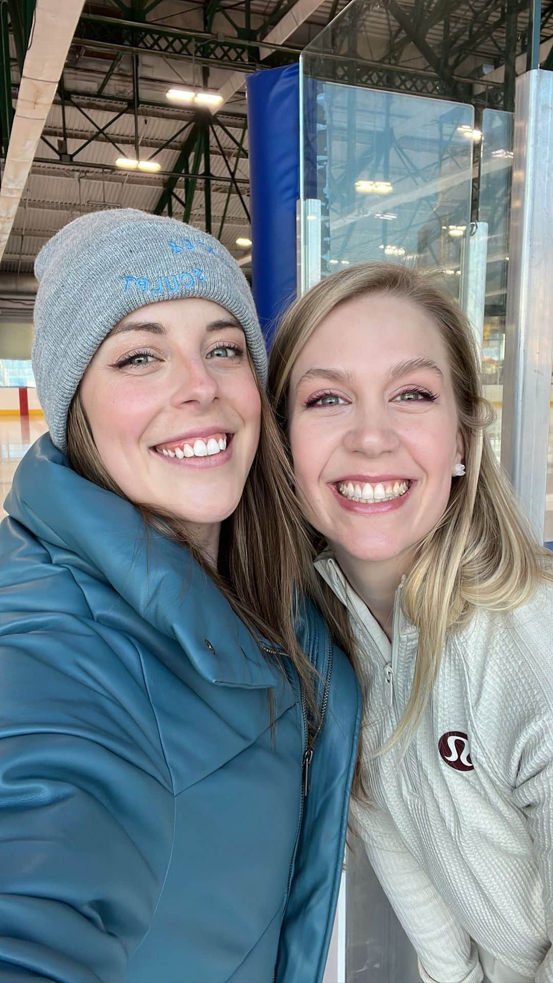 アシュリー・ワグナーのインスタグラム：「This weekend I got to bring my passion project to NYC and skate with my best friend. I love this community and everything that it is becoming. Thank you to everyone who showed up and here’s to many more NYC @skateandsculpt classes very soon!」