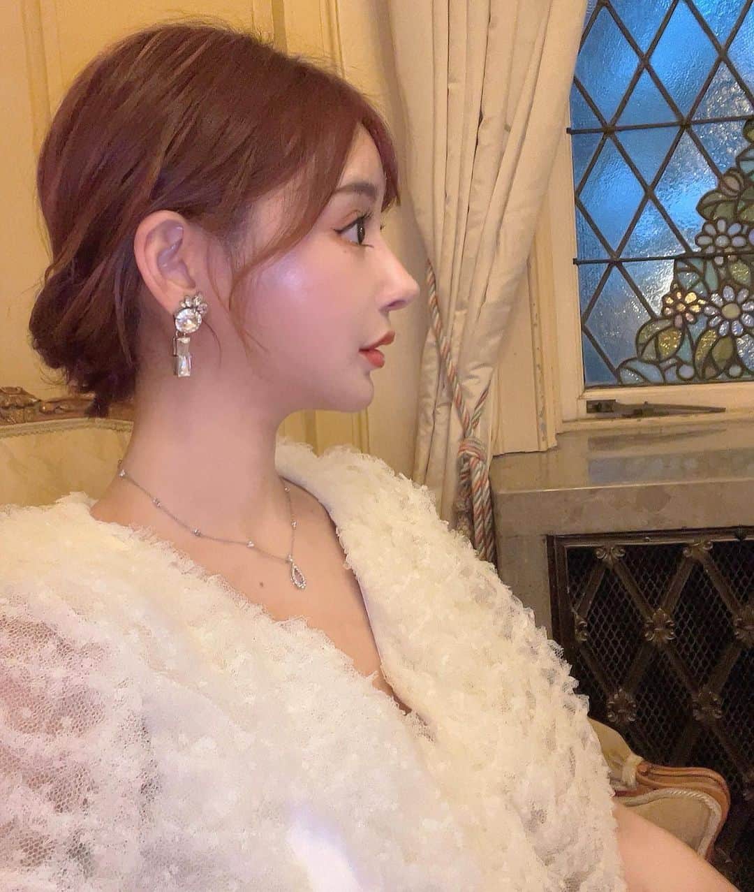 明日花キララのインスタグラム：「雲みたいなこの特注ドレスかわいい☁️🤍☁️🤍☁️」