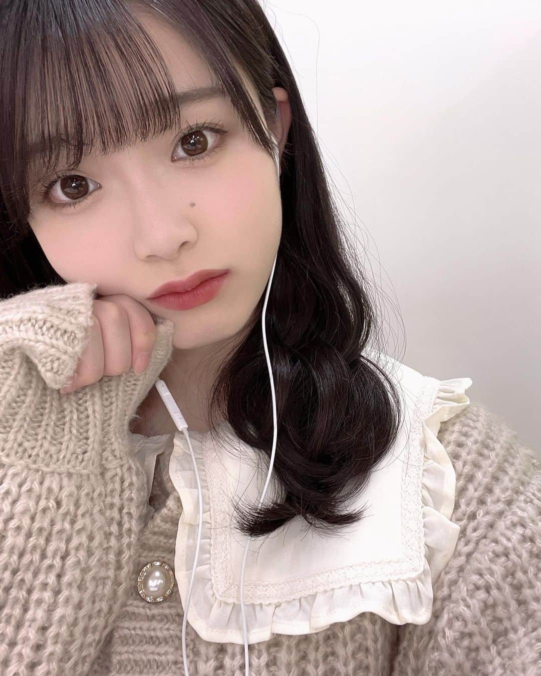 小越春花さんのインスタグラム写真 - (小越春花Instagram)「@lotti.ngt.idol  今日起きたら5時半でした、なぜですか！！😳🤔   #目指せ48万いいね  ##アイドルってなんだ」3月16日 7時23分 - haruka_2525_ngt48