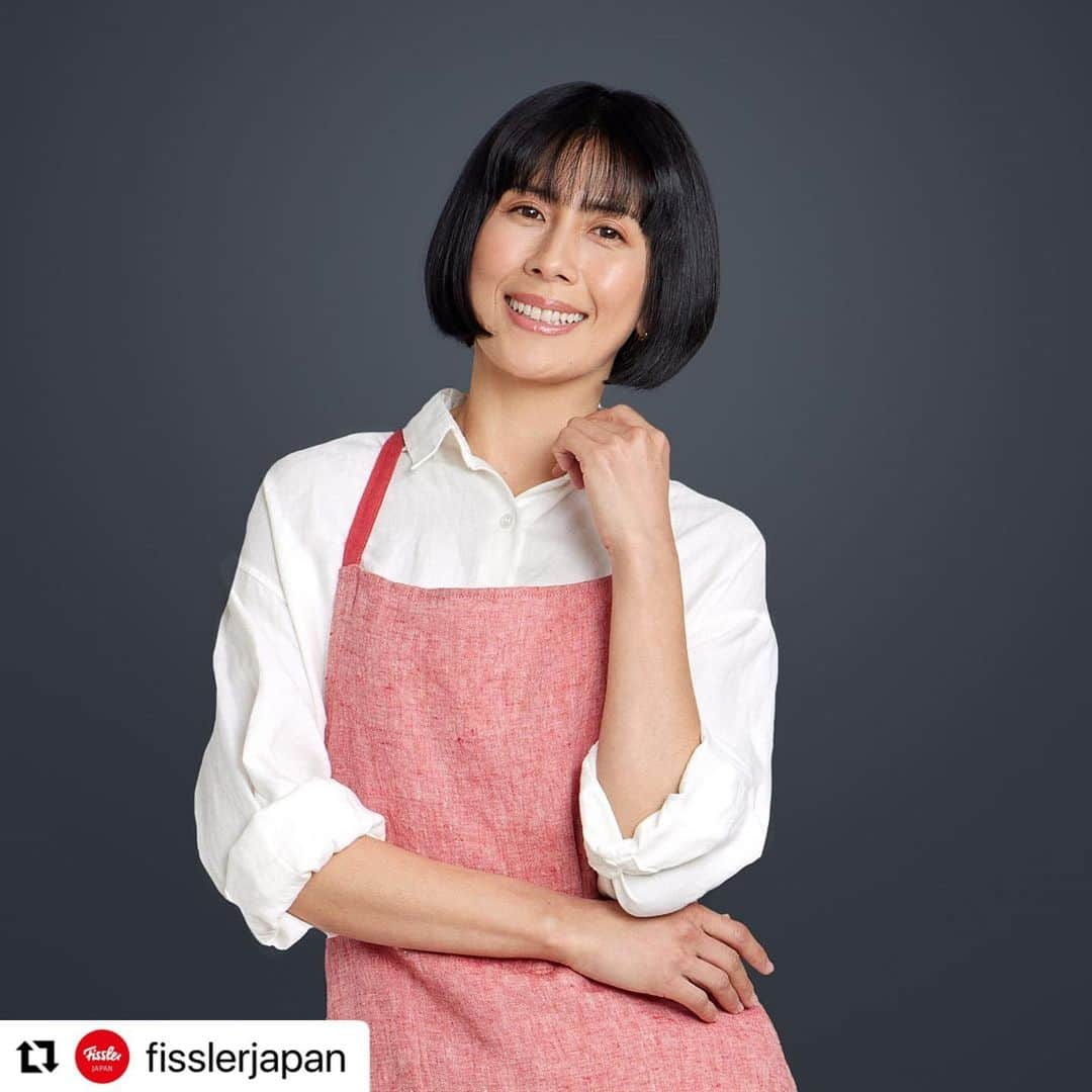 長谷川理恵さんのインスタグラム写真 - (長谷川理恵Instagram)「#Repost @fisslerjapan with @make_repost ・・・ 長谷川理恵さんが「焼き上がり」に感動。  フィスラーの国内アンバサダーの長谷川理恵さんから届いたコメントをお届けします。 ⁡  「お肉の焼き加減ってすごく大事だと思うんですよね。」と、長谷川さん。 「お肉の食感・焼き加減が良いと、凝ったソースなんか必要なくて、美味しいお肉と調味料と野菜、あとはフィスラーの調理器具があればおうちでプロの味を体験できるっていうのがすごく感動でした！」 フィスラーのフライパンを実際に使用された感想をいただきました。  ⁡  今回使用していただいたステンレスフライパンは、フィスラー最高峰シリーズの＜オリジナル プロフィ コレクション フライパン＞。 長谷川さんのスペシャルページはサイトトップからご覧ください。  ⁡ また、長谷川さんとフィスラーのストーリー動画も公開中です。  詳しくは @fisslerjapan ⇨ URLより  ⁡ #クッキングラム #料理好きな人と繋がりたい #レシピ #料理初心者 #料理上手になりたい #自炊生活 #キッチングラム #時短レシピ #暮らしを楽しむ #自炊女子 #フライパン #自炊男子 #fissler #ノンオイル #フィスラー #ノンスティックフライパン #ヘルシークッキング #素敵に暮らそう #丁寧なくらし #贈り物に最適 #levital #フィスラーフライパン #フィスラーで作ると美味しい #フィスラーで作る絶品レシピ #調理器具好き #はやりのごはん #フライパン一つ #お肉がおいしくなる #おもいのフライパンcooking🍳」3月16日 9時22分 - rie_hasegawa