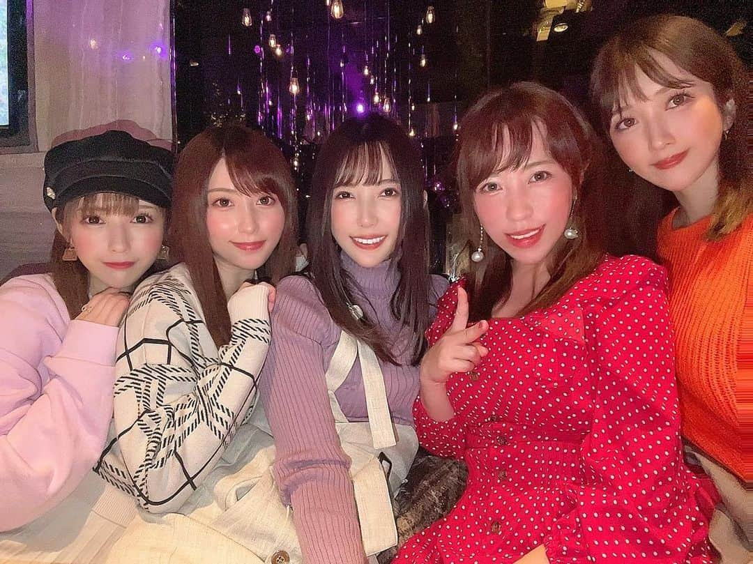 波多野結衣さんのインスタグラム写真 - (波多野結衣Instagram)「あみちゃんが帰ってきたので、皆でご飯行きました🥰❤️  皆優しいししっかりしてるし、尊敬できるとこ沢山あるので大好きな友達です🐰🎀  あみちゃん相変わらず面白さ炸裂してて、早くまた会いたい🤣✨笑  楽しかった〜🥰 . . #女子会 #楽しい  #happy  #皆可愛すぎる #どうなってんの  #かさいあみ #佳苗るか  #成瀬ここみ #大槻ひびき #波多野結衣」3月16日 10時31分 - hatachan524