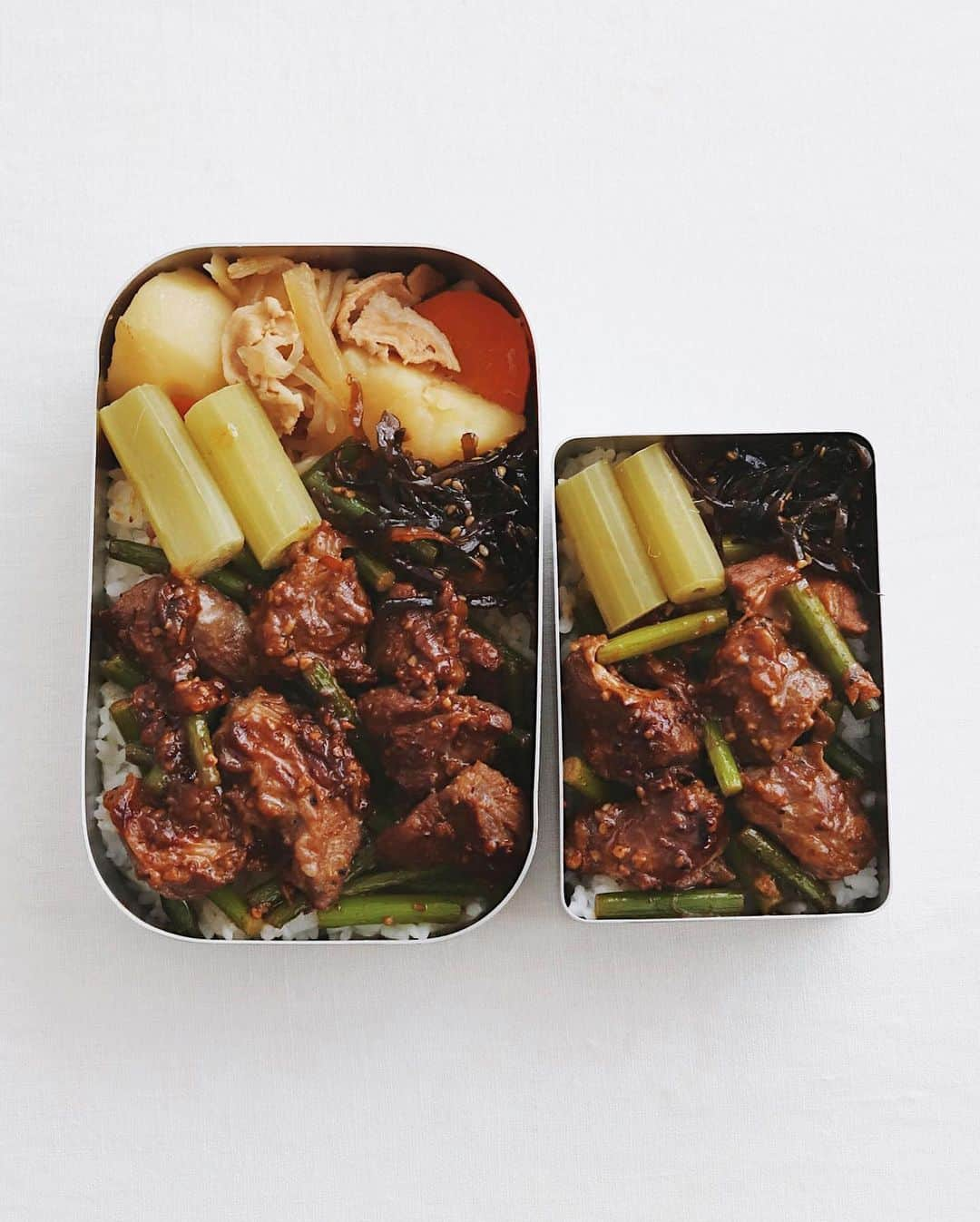 樋口正樹さんのインスタグラム写真 - (樋口正樹Instagram)「Yakiniku bento . 今日の昼はお弁当で、 豚肩スタミナ炒めと 昨晩の残りものなど。 . . . #スタミナ炒め #ニンニクの芽 #肉炒め #焼肉弁当 #スタミナ弁当 #お弁当 #bento #yakinikubento」3月16日 11時58分 - higuccini