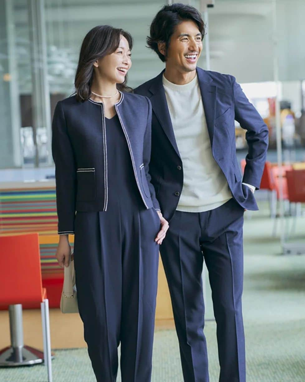 のインスタグラム：「春だね～🌸  今週末は卒業式や卒園式を控えたママさんがたくさんいるのかな？  私も一年前に、息子の卒業や入学。  一年ってあっという間ですね。  来年は、娘が卒業&入学。  変顔ばかりしてる娘が来年は中学生‼️とか全く想像できないけどね🤣  @world_onlinestore   #worldonlinestore #セレモニースーツ #卒業 #入学 #ママ #ママモデル #モデル #mama #mamamodel #model」