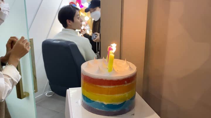 ハン・ギウンのインスタグラム：「늘 함께해준 우리샵 선생님들 감사합니다 고생하셨어요 ♥️ @soon_e_10  @hapark123」