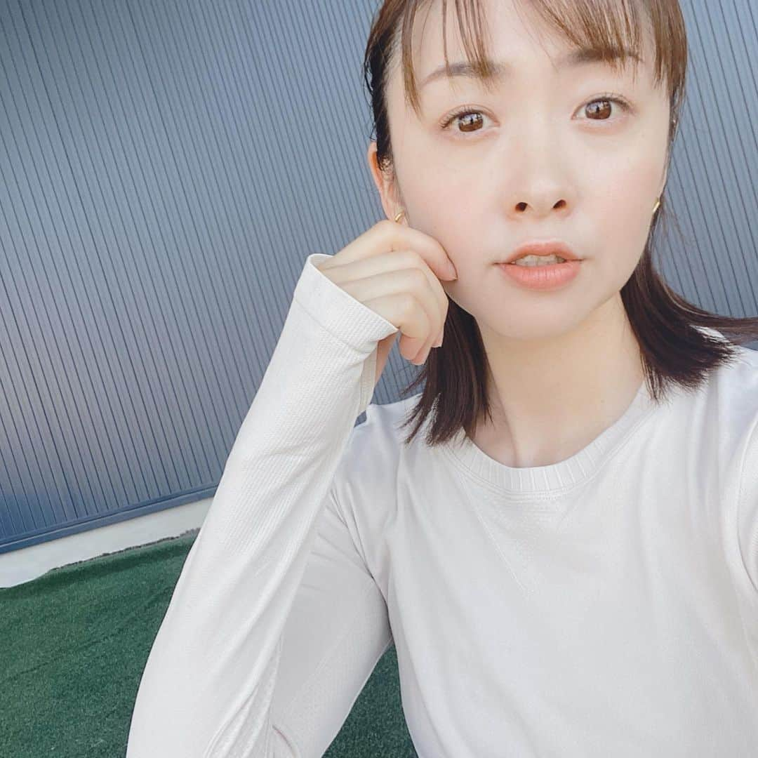 黛英里佳さんのインスタグラム写真 - (黛英里佳Instagram)「⁡ ⁡ こっちの長袖トップスもお気に入り💕 ⁡ さらさらで気持ち良い〜🥰 ⁡ ⁡ たまにヨガクラスにも行くので、着ていくのが楽しみです🙌✨ ⁡ ⁡ ⁡ ⁡ #ヨガ#ピラティス#トレーニング#ヨガウェア#ピラティスウェア#トレーニングウェア#ラムジー#ramsay #全力産後ダイエット #pr」3月16日 17時02分 - erikamayuzumi_official