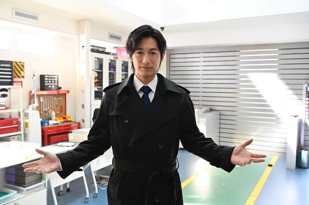 のインスタグラム：「. 主人公・小比類巻役 #ディーンフジオカ クランクイン🎬‼️  「クランクインは長谷部(#ユースケサンタマリア)との出会いのシーン、軽快な2人の登場シーンが撮れた。#岸井ゆきの ちゃんとの撮影もありましたが、カメラの回っていないところで…」  続きは、公式HP【トピックス】からチェックしてください！ ▶︎https://www.ntv.co.jp/pandora/  #パンドラの果実」