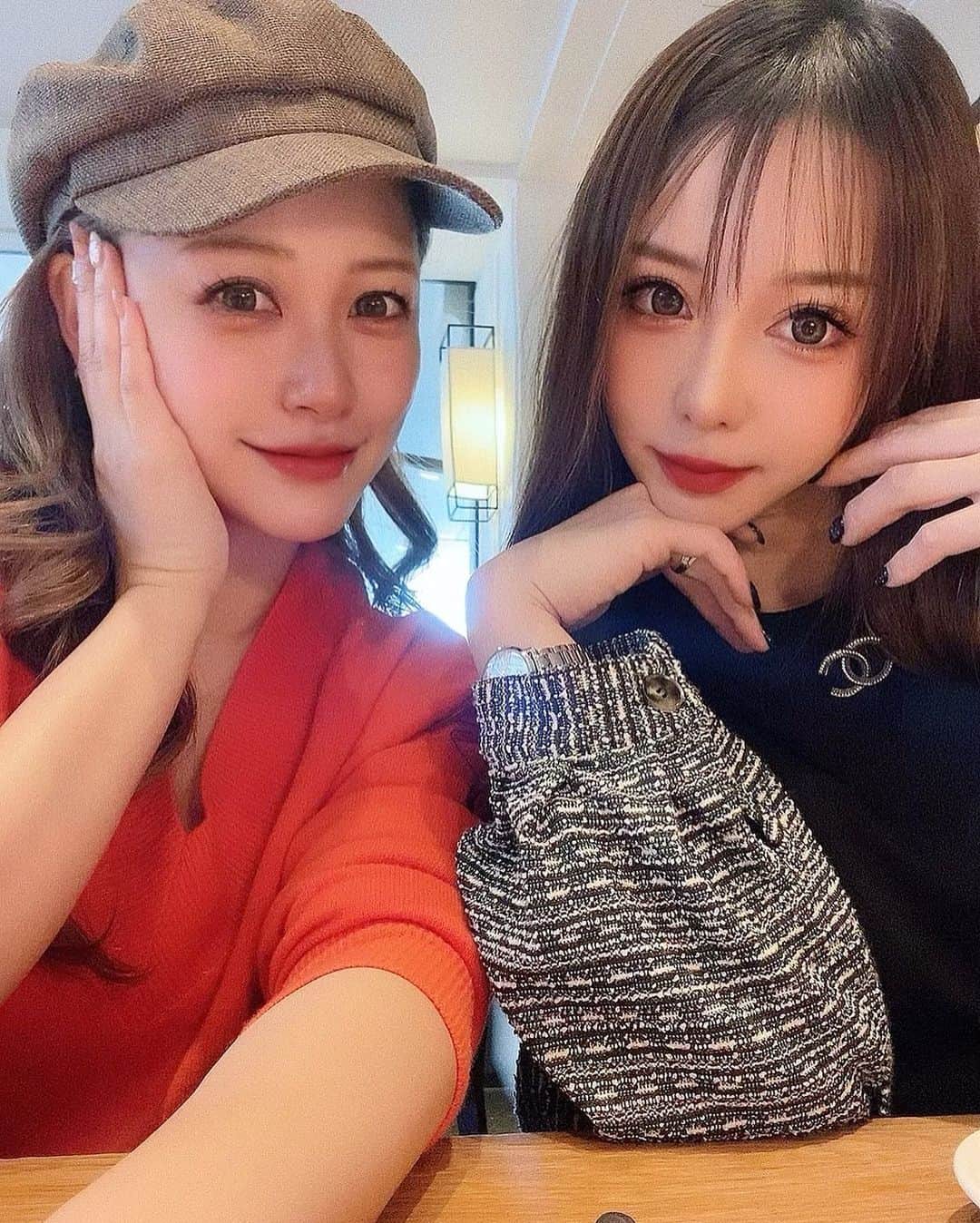 みたんのインスタグラム：「れみちゃんと🧡👧🏻👧🏻🖤 . . . . . . . . . . #美肌ケア #肌質改善 #メイク #メイクアップ #韓国メイク #美尻女子  #メイク #艶肌 #艶肌メイク #スタイル #女子会 #diormakeup #girls #girl  #ダイエット #女子会コーデ #chanel  #bodymake #fitnessbody #makeup #followme #bodyline #shapeup  #japanesegirl #hipup #bikini」