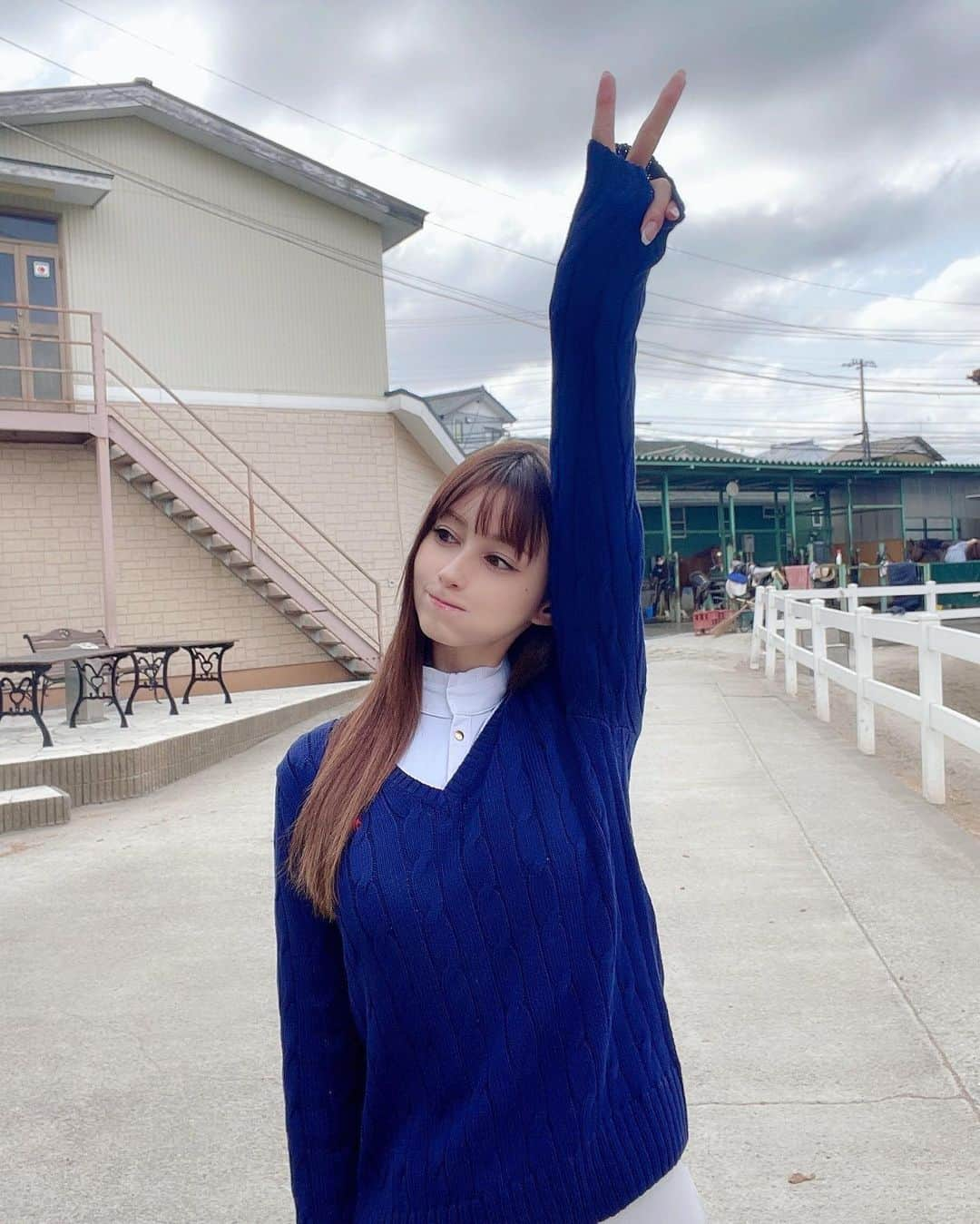 ダレノガレ明美さんのインスタグラム写真 - (ダレノガレ明美Instagram)「乗馬🐴 走って〜からの障害の練習しました🌸 クオレ頑張ってくれてありがとう🥺 終わってからたくさん🥕あげました🤫  全人類が乗馬やってほしいくらい楽しい☺️  #horse  #乗馬 #花粉症」3月16日 17時47分 - darenogare.akemi