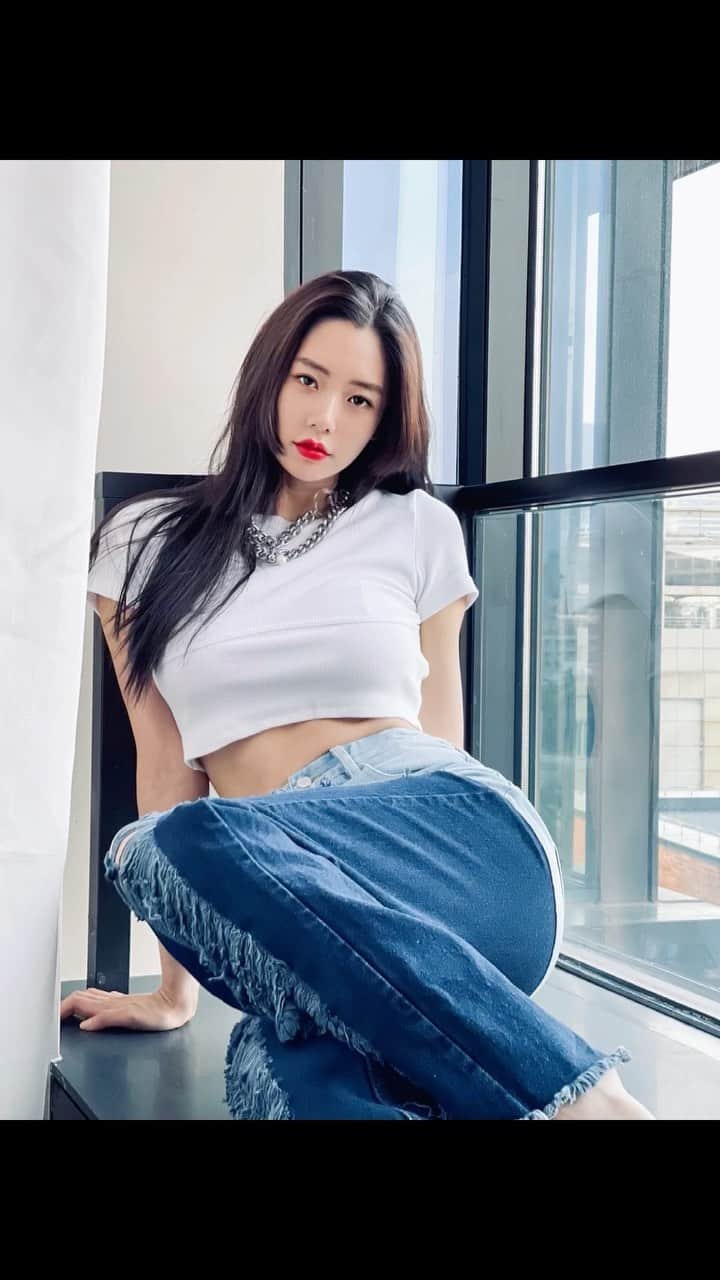 クララのインスタグラム：「#CLARA」