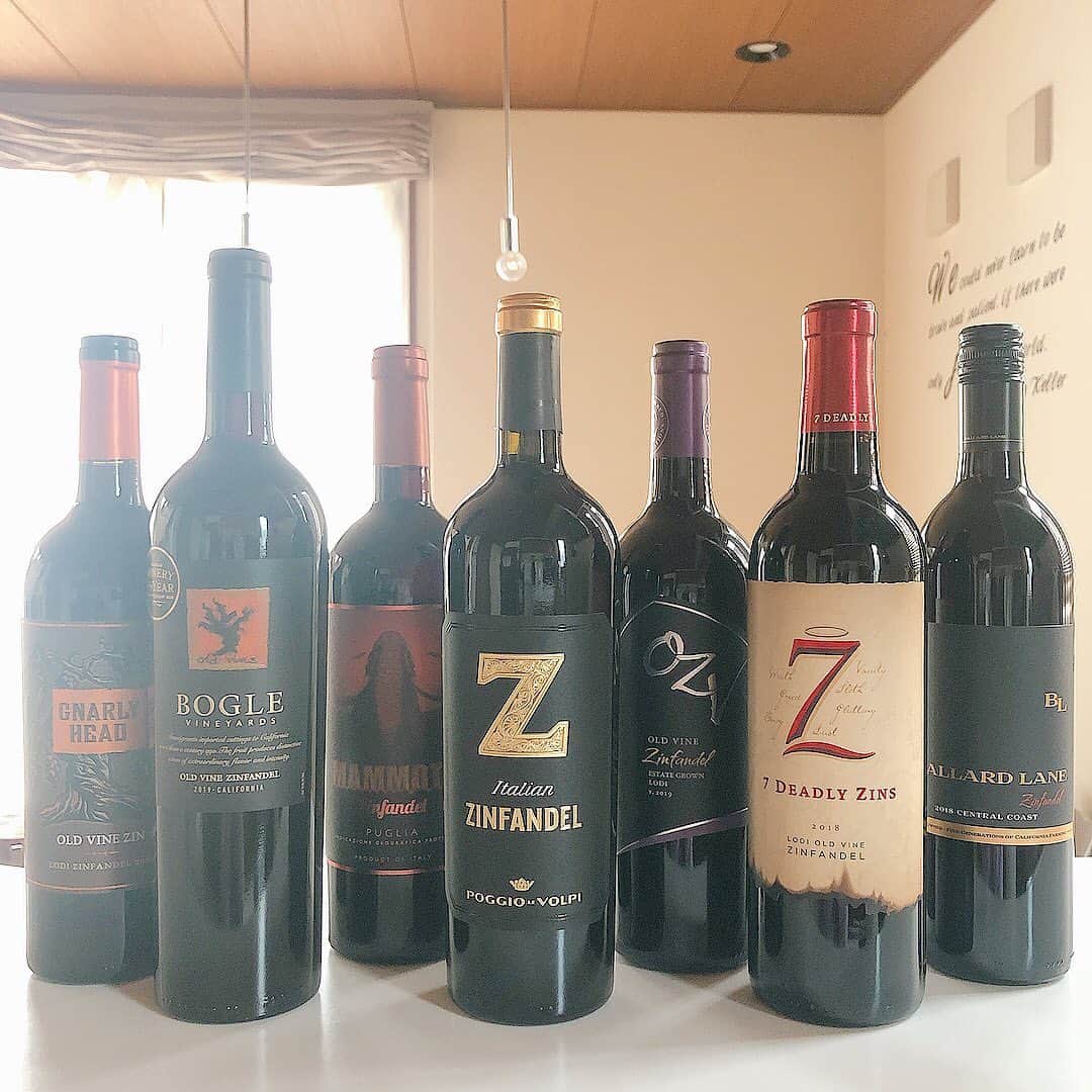 小畑由香里のインスタグラム：「✤  基本、毎日飲みます🍷 (どうでもいい情報ｽｲﾏｾﾝ🙏)  ジンファンデルが 好きすぎて♡  お家にあるワイン並べてみたw  今日は送迎ないので 早めからSTART→→→🍷 ご飯作りながら 頂いてます♥  #ワイン#赤ワイン#ジンファンデル#zinfandel #今夜のメニューは#グラタン#手羽先グリル#タコとブロッコリーのガーリック炒め #ワインが進んじゃうやつ」