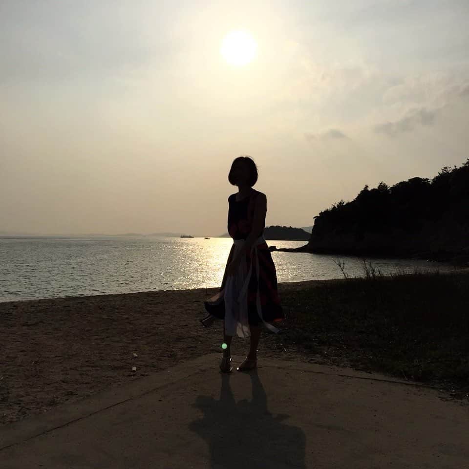 中山美穂さんのインスタグラム写真 - (中山美穂Instagram)「いつぞやの沖縄。 水平線の美しさ。  #沖縄  #okinawa #水平線」3月16日 18時30分 - _miho_nakayama_