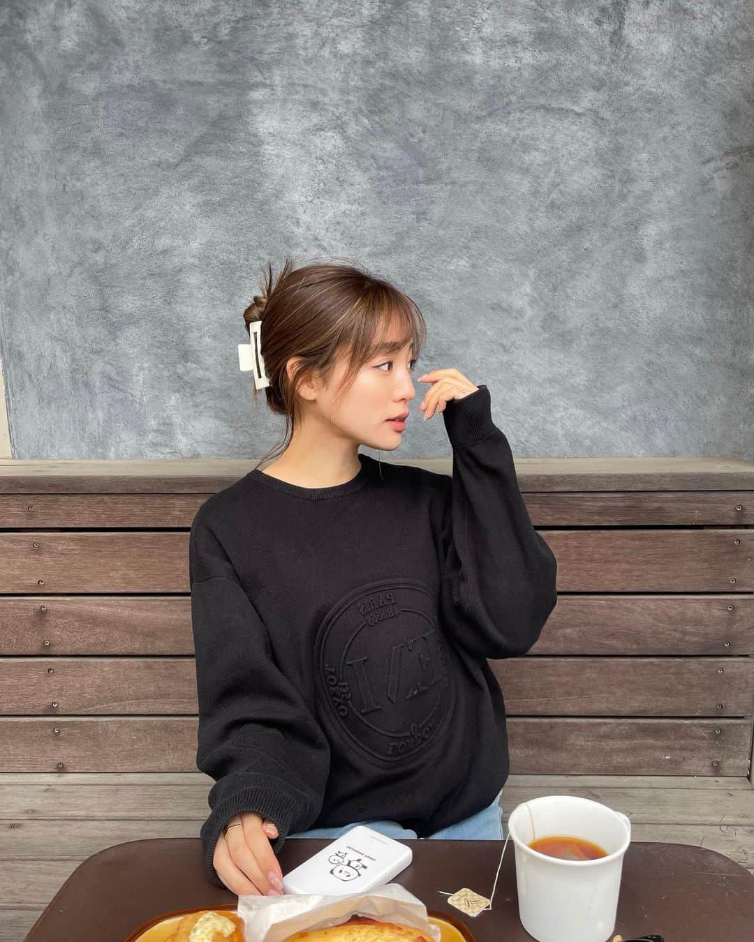 志田友美（ゆうみん）のインスタグラム：「📲📶  前から気になっていた楽天モバイルを使ってみた☻ 　  今までのキャリアでは使わないプランを面倒くさくてそのままにしてて、毎月高いお金払ってたんだけど、見直してみてこんなに安くなるのかとびっくり、🤫  どれだけGB数使っても月2,980円(税込月3,278円)だし、 Rakuten Linkってアプリを使えば電話代も国内無料だから節約できるの！  電波とか心配な方はエリアで検索できるからチェックしてみてね♡ 　　  #楽天モバイル #PR」
