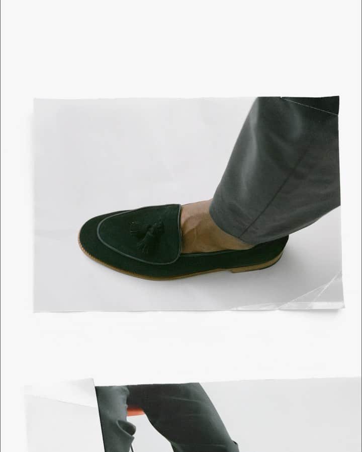 ジョンロブのインスタグラム：「Introducing Edmond, a new tasselled loafer for Spring | Summer – its rounded almond toe shape, French binding across its apron, hand-tied tassels and barefoot comfort will surely turn it into a staple for the warmer weather ahead. . #johnlobb  @martincole.de  @julienthomashamon  @gauthierborsarello」