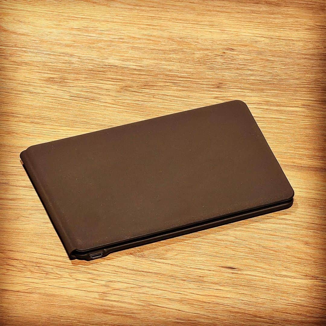 弟者さんのインスタグラム写真 - (弟者Instagram)「新しいキーボード！ いつもと違う形ってだけでワクワクする」3月16日 19時34分 - otojya_2bro