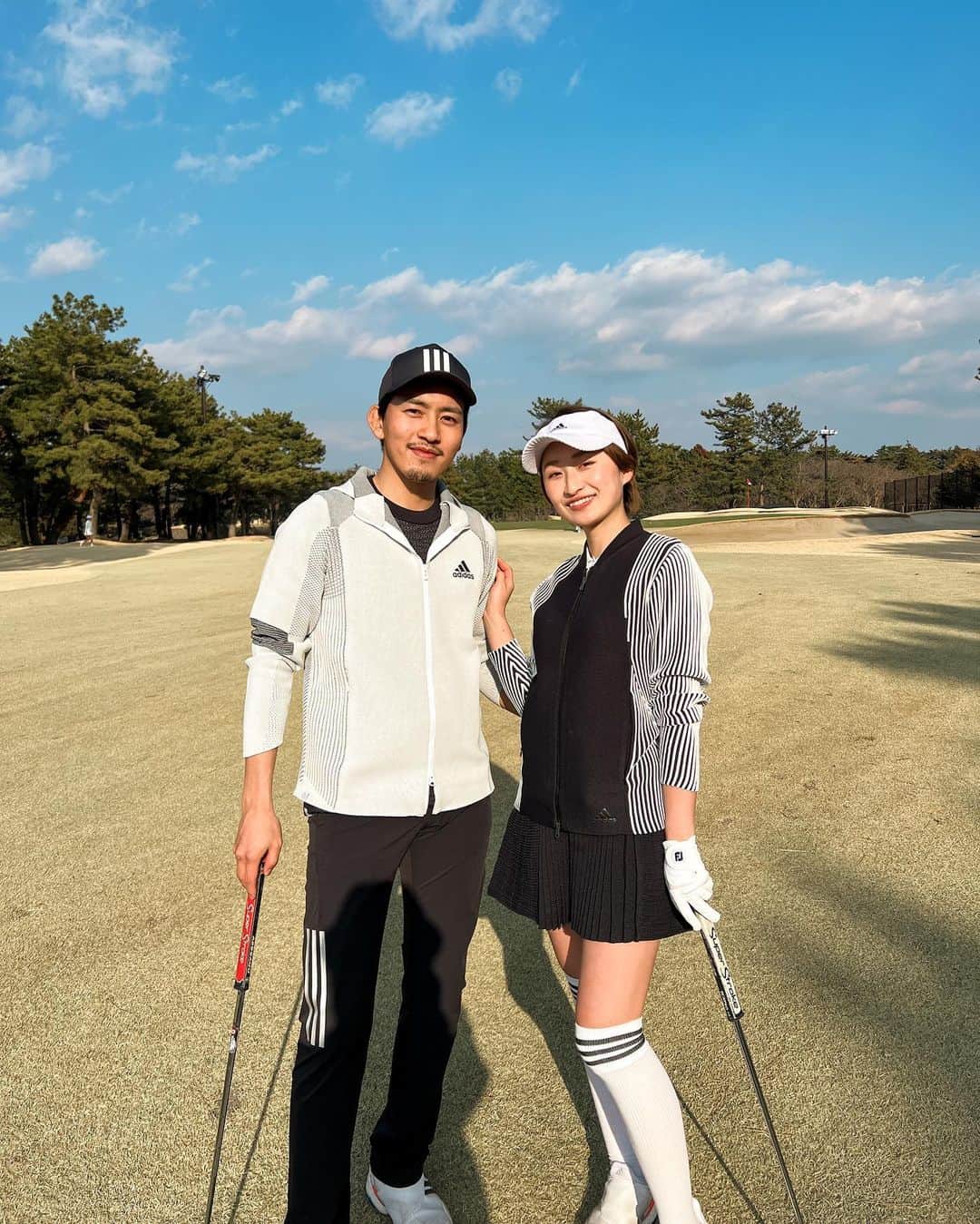 のインスタグラム：「- 一緒にラウンドする時はペアコーデにすることが多いよ⛳️ 前日に一緒にコーデ考えるのも楽しいし😝  @adidasgolf はペアコーデになる アイテムたくさんあるから嬉しい❣️  #ゴルフ女子 #ゴルフ男子 #ゴルフコーデ #スポーツ女子  #ゴルフウェア #スポーツ #golf #골프 #골프스타그램 #골프장 #라운드 #골프스윙 #골프사랑 #골프레슨 #아이언샷 #스크린골프  #golfstagram #golfswing #girlsgolf #golfer #夫婦ゴルフ #ペアコーデ」