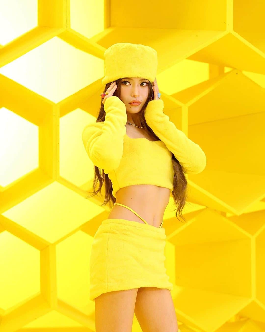 ソラのインスタグラム：「SOLAR 1st Mini Album [容 : FACE] BEHIND  SOLAR 1ST MINI ALBUM FACE OUT NOW!!!🍯」