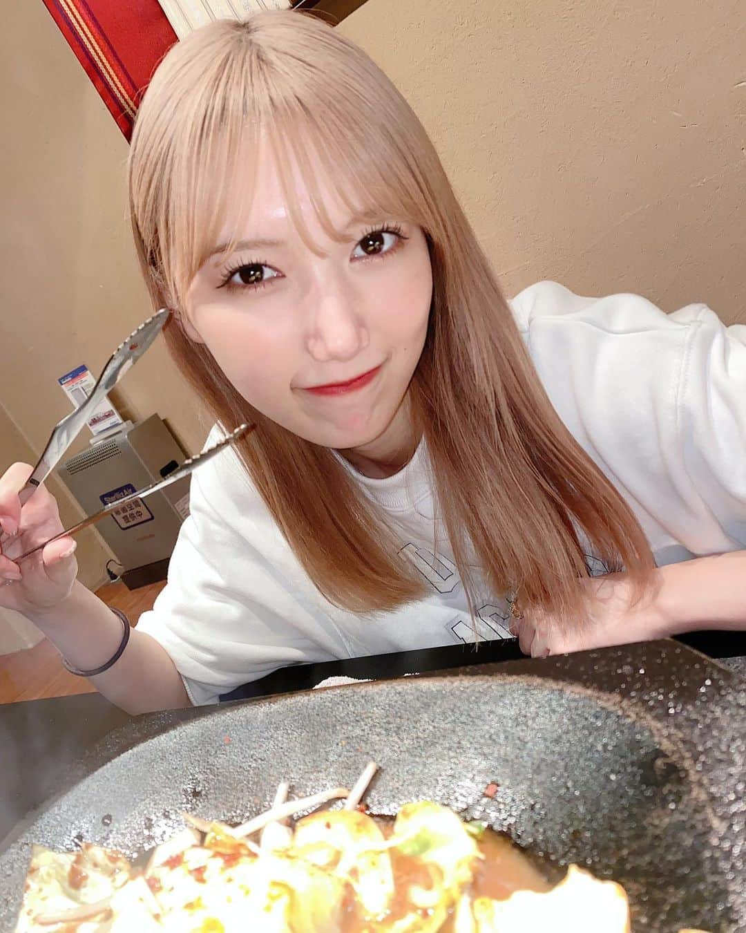 田中菜津美のインスタグラム：「🍲💕 この間、まん防明けて 久しぶりに筑豊ホルモン鍋香春さんに 行けた〜〜🥰🍲🍲 . お家で食べるのも美味しいけど やっぱお店で食べれるの幸せ💗 . みんなも是非行ってみて🥘 ___________________________ 📍福岡市博多区上川端町12-4 📞092-292-0005  #福岡グルメ #博多グルメ #中洲グルメ #川端商店街  #福岡 #福岡グルメ #鍋 #グルメ #筑豊グルメ  #上川端町 #筑豊ホルモン鍋香春 #もつ鍋 #ホルモン鍋」