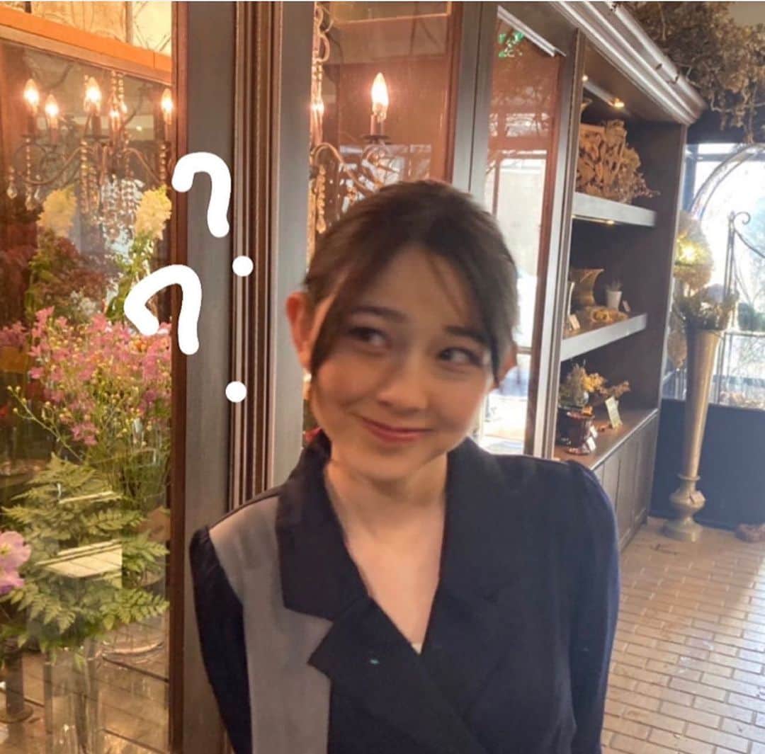 石川花さんのインスタグラム写真 - (石川花Instagram)「私の名前にかけて素敵なお花屋さんのカフェで 取材をして頂きました☺︎︎︎︎︎︎✌︎  あすのイチモニエンタメコーナーでOAされます。 17個(セブンティーン)の質問に答えています。💐🤍 優しいスタッフさんに囲まれて居心地が良かったです。見てね！」3月16日 20時45分 - hanna_ishikawa_
