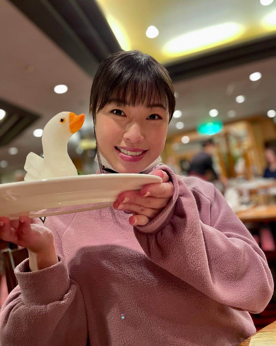 のインスタグラム：「昨日は中華🥠今日はタイ料理🦐 幸せ🤭🫧（新しい絵文字使いたいﾏﾝ） #食いしん坊 #食いしん坊万歳 #中華 #タイ料理 #お腹いっぱい 🫶🏻」