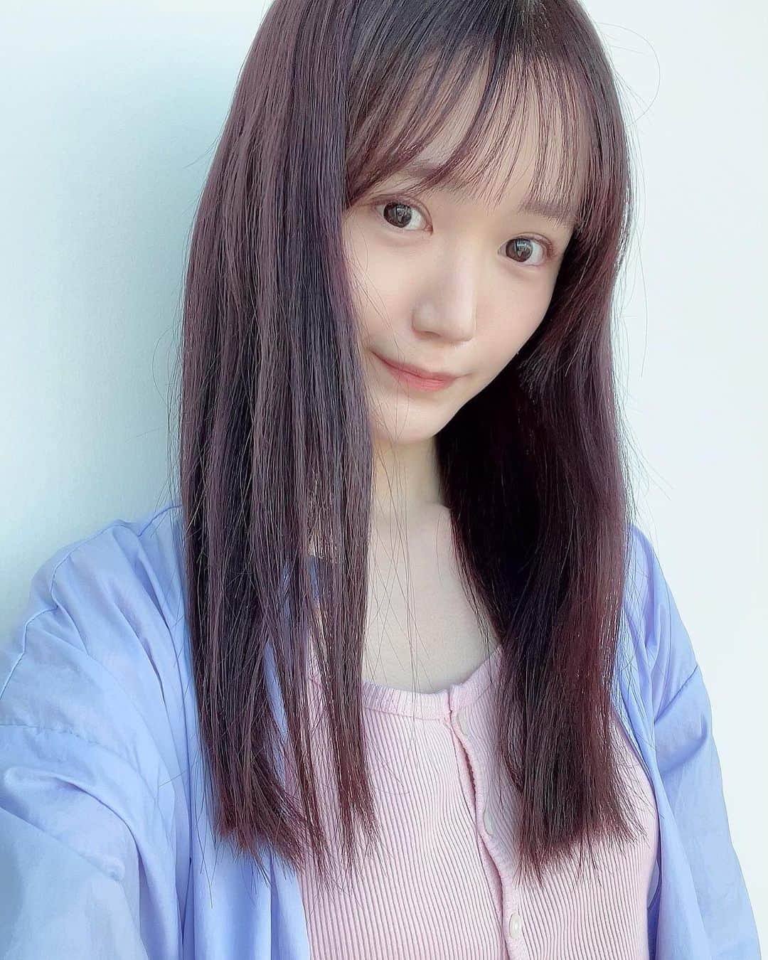 尾崎由香のインスタグラム：「春だっ🌸✨  #ラベンダーピンク　#gap #ヘアカラー　#今日のゆか服　#春服 #春 #久しぶりの美容院  #ラベンダーグレージュ」