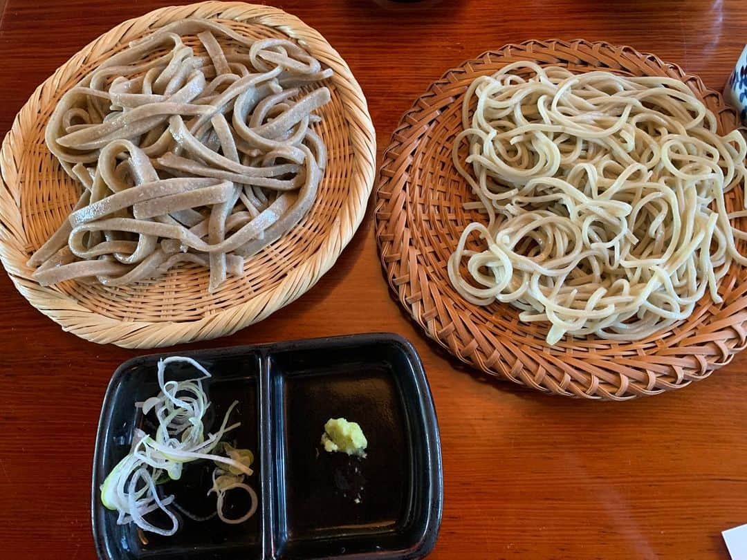 忍成修吾のインスタグラム：「お気に入りのお蕎麦屋さん。 前回行った時には臨時休業で断念。改めてお邪魔して参りました！十割と粗挽き。共に茨城県産の蕎麦粉だそうです。 今日も美味しかったです！ご馳走さまでした。」