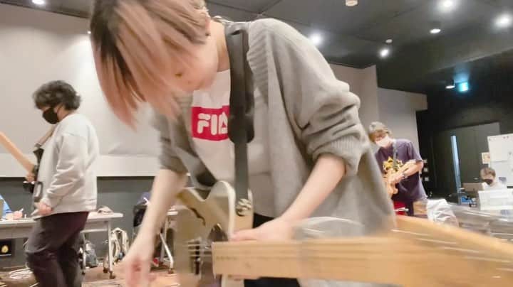 のインスタグラム：「#ポルカドットスティングレイ 3/19福岡サンパレス公演、チケット発売中です  数年ぶりの曲も、初演奏の新曲もあります 初挑戦の演出もある  なんの曲やると思う？？」