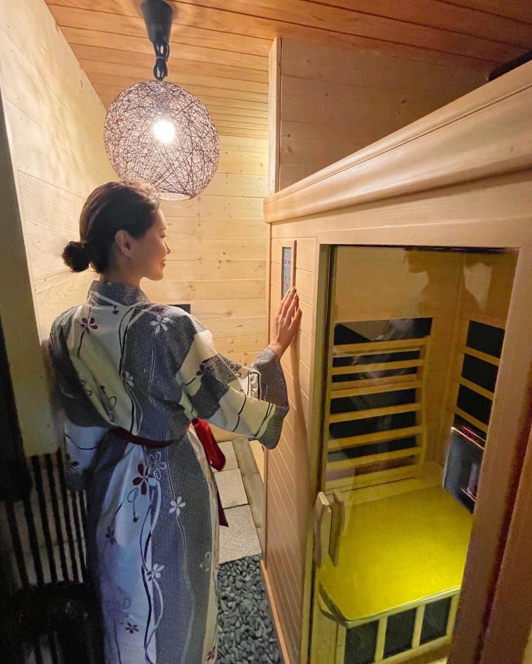 MIKAさんのインスタグラム写真 - (MIKAInstagram)「サ😮‍💨♨️  ⠀ 日本に帰ってきたら日本っぽいところに行きたくなる🇯🇵 都会から離れ、しっかりじんわり汗出て気持ち良過ぎた🧖🏻‍♀️⠀ ⠀ ⠀  #浜松サウナ #三浦屋旅館 #サウナ #サウナのある旅館 #sauna」3月16日 23時10分 - cjd_mika