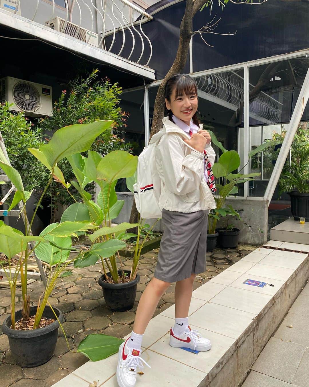 仲川遥香のインスタグラム：「Pagi!aku sekolah dulu ya😂✌🏻 学校行ってきます🏫笑っ  #indonesia #jakarta #jepang #月曜日 #学校 #仲川遥香 #ジャカルタ生活」