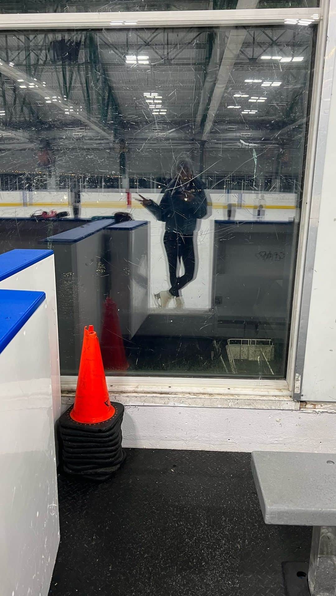 アシュリー・ワグナーのインスタグラム：「It’s been a minute since I’ve posted a @skateandsculpt drill. We’ve got more coming to you very soon with some exciting updates about our summer schedule! What other things do you want to see?」