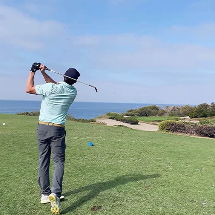 アダム・センのインスタグラム：「13 at @pelicanhillresort never gets old and never disappoints! ⛳️ @cobragolf Copper Cobra RF Forged MB 🏌️  #Golf #Ocean」