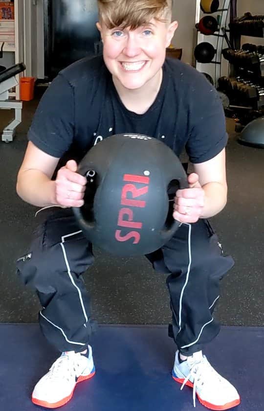 ハナー・ハートのインスタグラム：「Back on my "Trying to Stay Healthy & Alive" shiz here in 2022! Plz enjoy my grunts & efforts as I do...whatever this is called.  Sweating On & Betting On  ... Myself! 😎  Good luck with your #fitspo goals! I'm rooting for you and your mind/body/spirit.   p.s. I'm wearing these great pants by @merakitay_! they have many pockets and swish swish swish.」