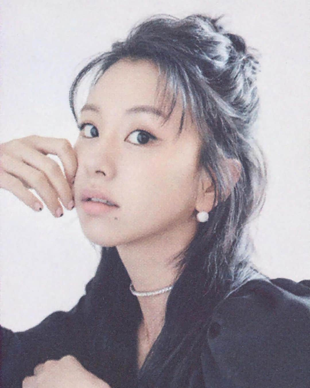 チェヨンのインスタグラム：「TWICE 4TH WORLD TOUR Ⅲ 2nd OFFICIAL MERCHANDISE - Film Photo Set Scans #chaeyoung #채영 #twice #트와이스 #prettyrapstarchaeyoung #worldtour #merch  cr.njmsjmdct2」