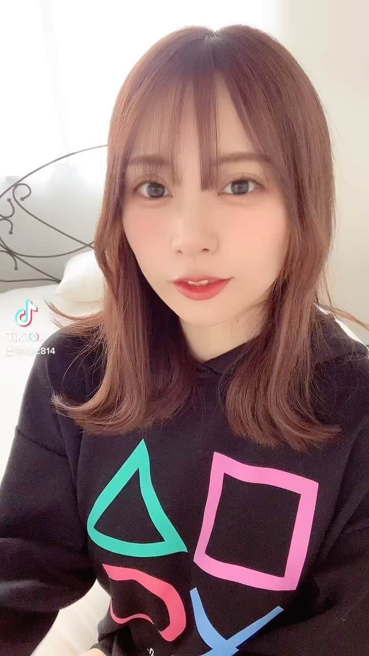 葉月佐和のインスタグラム：「流行りの寝転がるやつやってみたよ( *´꒳`* )  #グラドル自画撮り部 #さわち店長 #葉月佐和 #インスタグラビア #写真好きな人と繋がりたい  #写真撮ってる人と繋がりたい #youtube #sexy #ooda #グラビア #sexybody #东京 #tokyo #like4like #偶像 #cantik #tflers #l4l #IGersJP #ポートレート #撮影会」