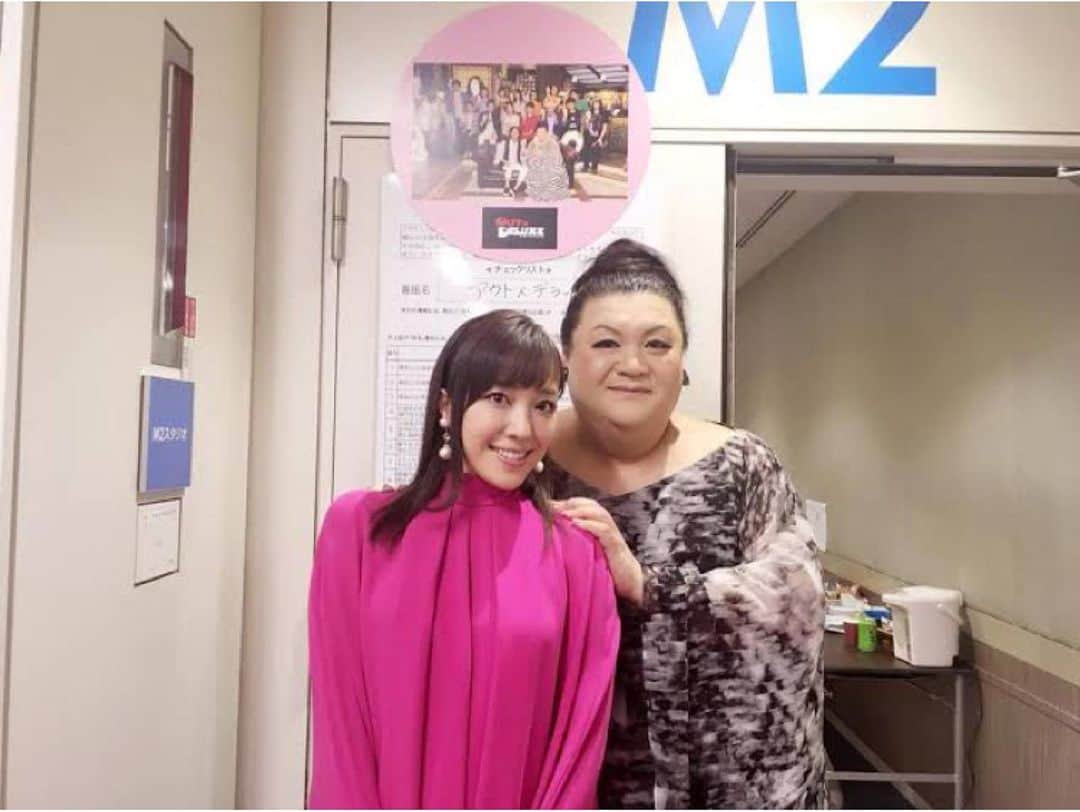 のインスタグラム：「まさか！ #アウトデラックス が最終回を迎えます  アウトファミリーとしては ホームが無くなった気持ちで とてもかなしいです  アウトを超えたコスモの称号は もしかしたら、私だけかもしれません。  ぜひご覧ください 私もしかと、見届けます。  フジテレビ23:00〜 #ayakahirahara #平原綾香」