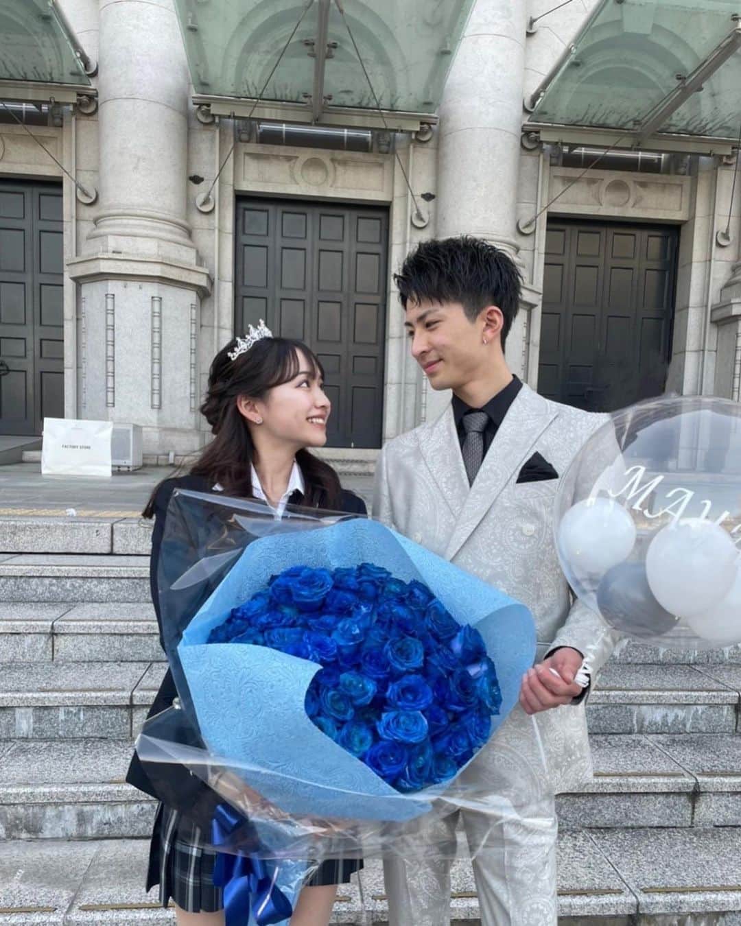 前田俊さんのインスタグラム写真 - (前田俊Instagram)「卒業おめでとう💮 大変な3年間だったと思うけどよく頑張ったね‼︎お疲れ様でした😊  青い薔薇100本プレゼントさせてもらいました😎」3月17日 19時29分 - maeda__shun