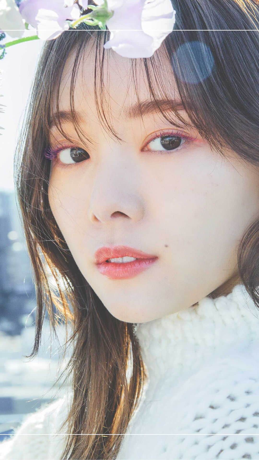 OPERA公式のインスタグラム：「OPERAのリップティントは、透けるような自然な色づき。 だから今ほしい、抜け感を叶えてくれる。  ティント処方で付けたてのキレイ色が長続きしつつ 植物性スクワランが高配合されているから、うるおいもばっちり。  スルスル塗れて、ストレスフリー。 唇そのものが色づいたような透ける質感で 色づきをキープするリップティント。  -------------------------------------- オペラ公式オンラインストアは2点以上のご購入で送料無料キャンペーン実施中！ 期間：3/9～3/22 プロフィールリンクからcheck✅ @opera_cosmetics --------------------------------------  Photography／YUI FUJII（Roaster） Hair&Make-up／HIROMI TEZUKA Styling／MANA TAKIZAWA Model／RIO INAGAKI（GAROU）, MITSUKI SHIINA（Luuna management） Edit／SARA FUJIOKA,AYANO HOMMA（Roaster)  #オペラリップティント #リップティント #ティントリップ #リップ #ティント #operacosmetics」