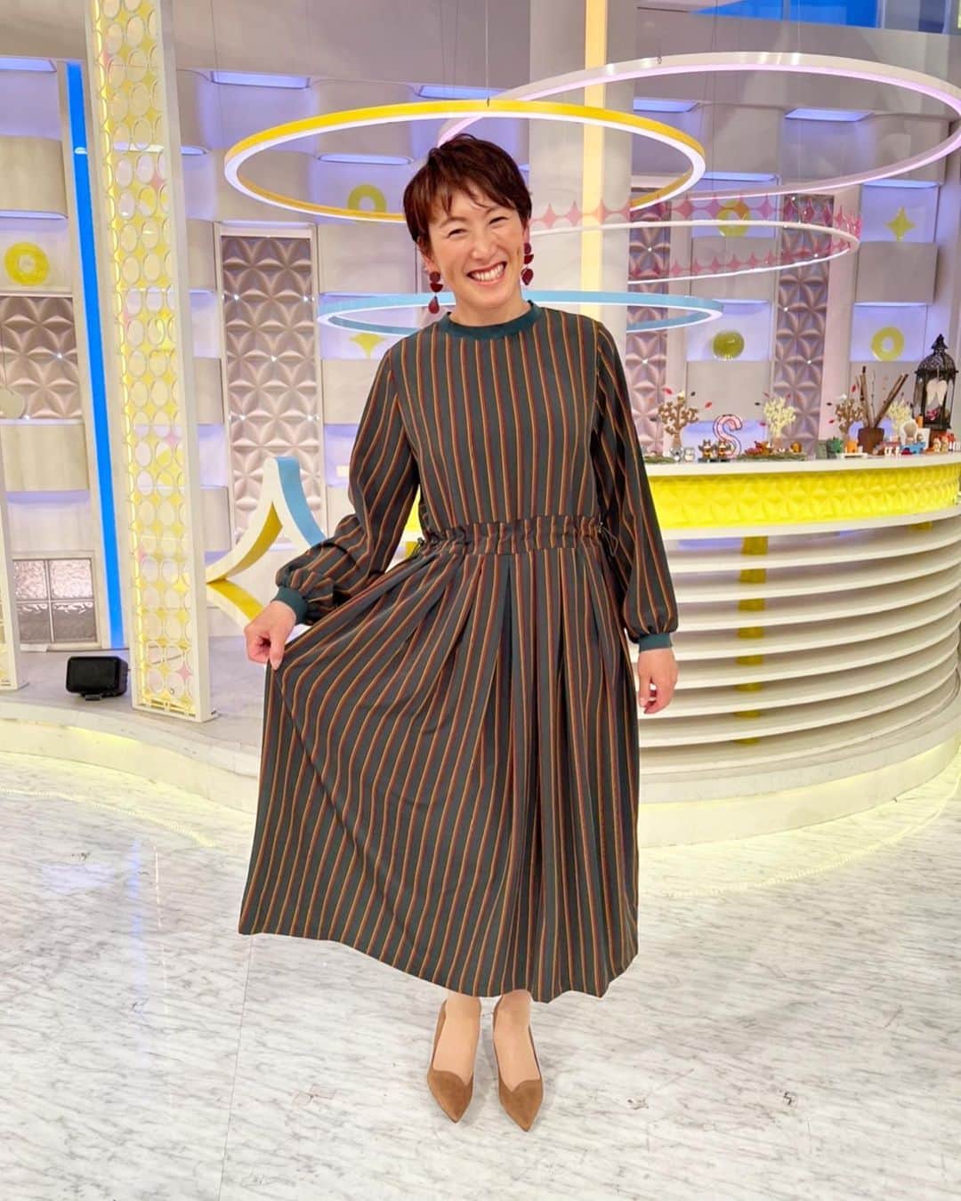 のインスタグラム：「👗最近の衣装👗  髪がショートになり😊 選ぶお洋服が変わりました😉 衣装で色々チャレンジできるのは楽しいです✨  @kmk.f935  いつもありがとう🥰  #最近の衣装 #春 #やっときたー #やっぱり暖かいのが好き #🌸」