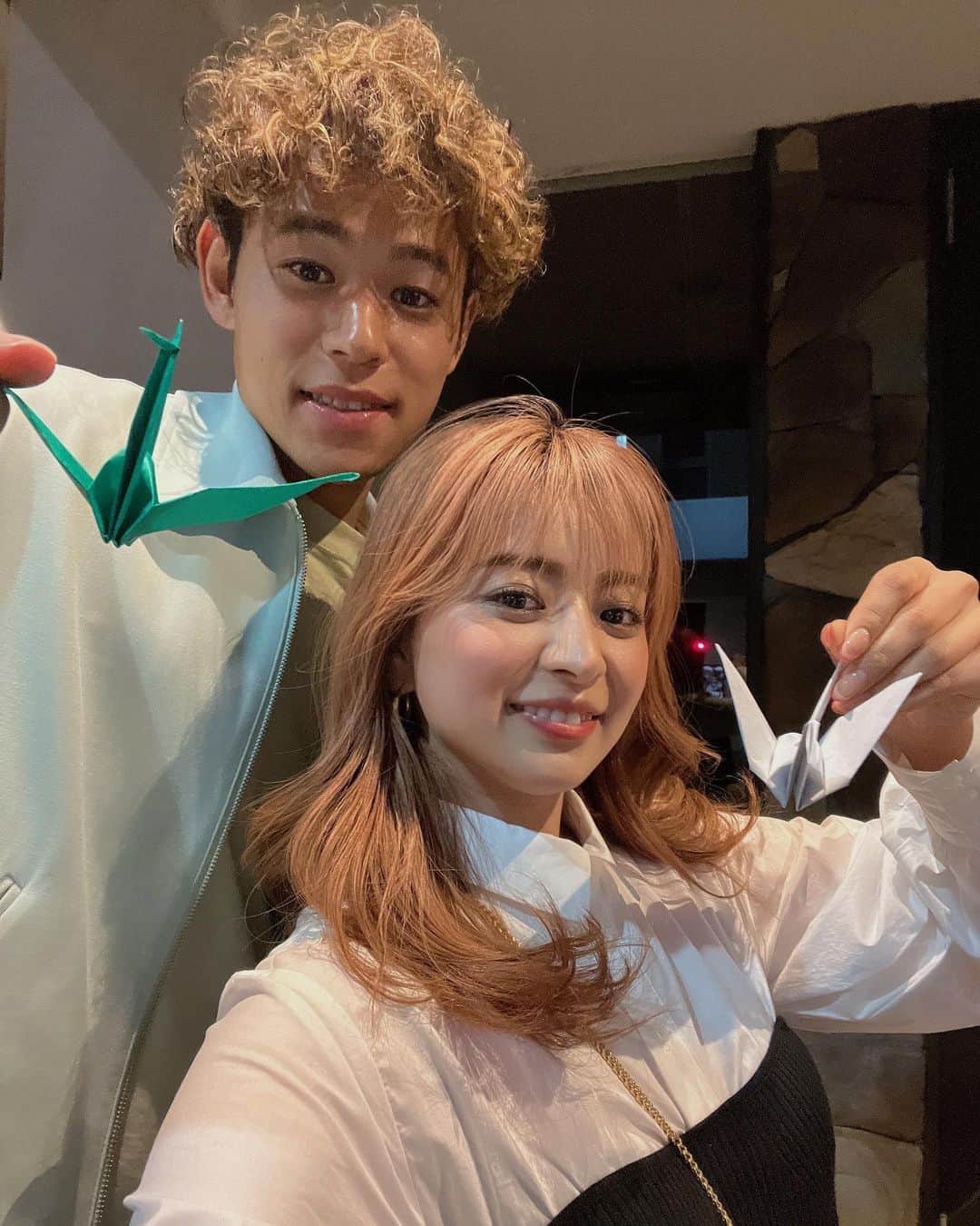 のインスタグラム：「サプライズの ホワイトデーディナー🍽  いつもありがとうってこちらのセリフ。 お疲れなのに考えてくれてありがとう。 お料理は豪華で 全部美味しすぎて舌が肥えた🤤  来年バレンタインもっと頑張るね💦  ディナーに連れて行ってくれた日は 結婚して7ヶ月でした😌」