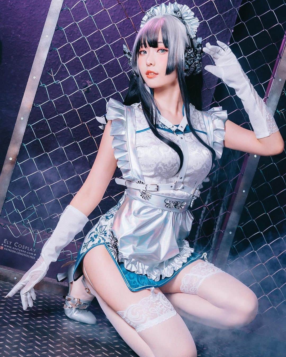 Elyさんのインスタグラム写真 - (ElyInstagram)「◑ Cyber Maid ◐ Blue and white porcelain image! 💙I hope this original work can give you some fresh feeling by combination between traditional and cyberpunk. Full photo set in this month set B✨ ＊＊＊ ◑ サイバーチャイナメイド◐ 染付の花瓶のイメージです💙 ＊＊＊ 賽博女僕-Violane 青輝石 搭配了青花瓷風格的短旗袍，嘗試了古典與科技感的融合(*ฅ́˘ฅ̀*)♡ 完整收錄在本月B組寫真中! 💙  #Ely #elycosplay #cosplay #cyberpunk #cybermaid #サイバー #originalcharacter  #maid  #メイド #original」3月17日 15時15分 - eeelyeee