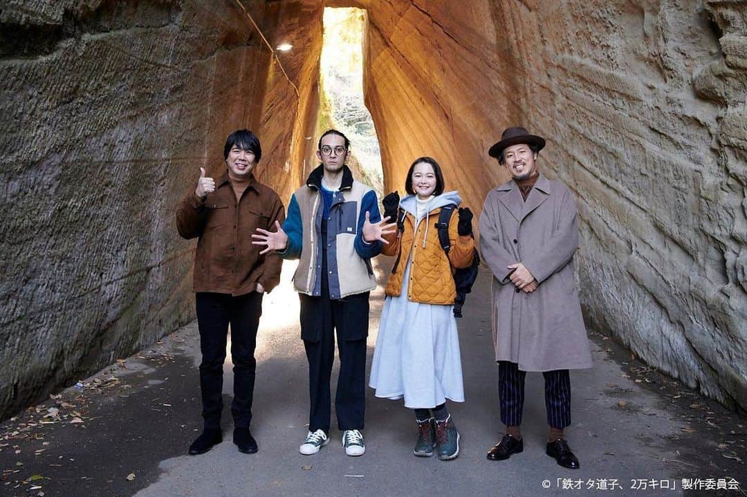 のインスタグラム：「. 【本日解禁🎊】 「#鉄オタ道子、2万キロ」ED曲を担当する #スキマスイッチ が来週25日放送の最終話にカメオ出演します👏  地上波放送に先駆け、 #ひかりTV #Paravi では明日18日(金)深夜1:23〜最終話を先行配信‼️  道子(#玉城ティナ)、甲斐(#栗原類)との初共演はどんなシーンかお楽しみに✨  #第11話  #明日深夜0時52分放送」