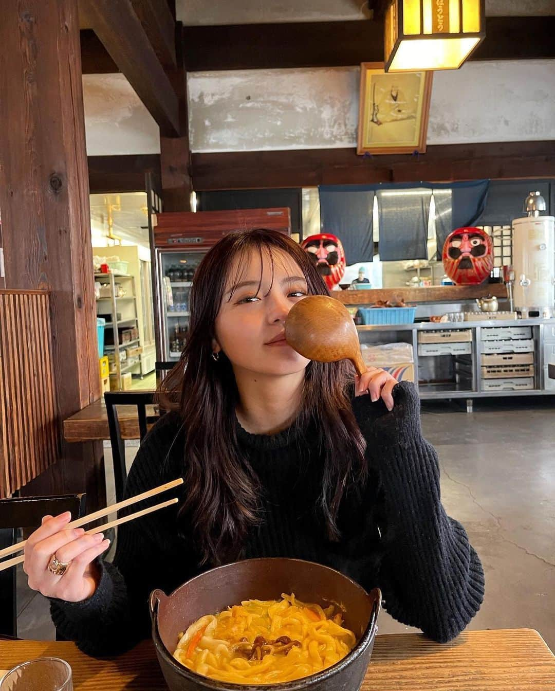 美女美容事情さんのインスタグラム写真 - (美女美容事情Instagram)「《美女の休日🍲💖》⁠ *⠀⠀⠀⠀⠀⠀⁠⠀⁠⠀⁠⠀⁠⠀⁠ 今回ご紹介させて頂きますのは!!👀❤️⁠⠀⁠⠀⁠⠀⁠⠀⁠ A s a k aさん<@aasakaa_0102> の素敵なお写真📸⠀⁠⠀⁠⠀⁠ *⠀⁠ 休日はほうとうを食べに山梨へ🚗💨 こんな美人さんとデートしてみたいですね✨⠀⠀⠀⁠⠀⁠⠀⁠⠀⁠⠀⁠ *⠀⁠⠀⁠⠀⁠⠀⁠⠀⁠ A s a k aさん<@aasakaa_0102> 素敵な投稿をありがとうございました☺️📸✨⠀⁠ A s a k aさんのアカウントには他にも素晴らしい投稿が沢山ありますので是非覗いてみてくださいね💁‍♀️💙⁠ ⁠ ⠀⠀⁠⠀⁠⠀⁠⠀⁠ △▼△▼△▼△▼△▼△▼△▼△▼△▼ ⁠⠀⁠⠀⁠⠀⁠ ❤️🧡💛「ビジョビ (美女美容事情)」💚💙💜⠀⠀⠀⠀⠀⠀⠀⠀⠀⠀⠀⠀⠀⠀⁠⠀⁠⠀⁠⠀⁠⠀⁠⠀⁠ 👇掲載ご希望の方は👇⠀⠀⠀⠀⠀⠀⠀⠀⠀⠀⠀⠀⠀⠀⠀⁠⠀⁠⠀⁠⠀⁠⠀⁠⠀⁠ @b_b_j.jタグ付けと🖤 #ビジョビ ⁠⠀⁠ 🖤タグ付けお願いします⠀⠀⠀⠀⠀⠀⠀⠀⠀⠀⠀⠀⠀⠀⠀⁠⠀⁠⠀⁠⠀⁠⠀⁠⠀⁠ △▼△▼△▼△▼△▼△▼△▼△▼△▼ ⁠⠀⁠ #美人#美女#ほうとう#山梨 #山梨グルメ#黒髪美人#黒髪 #インスタ美女#インスタ美人」3月17日 18時20分 - b_b_j.j