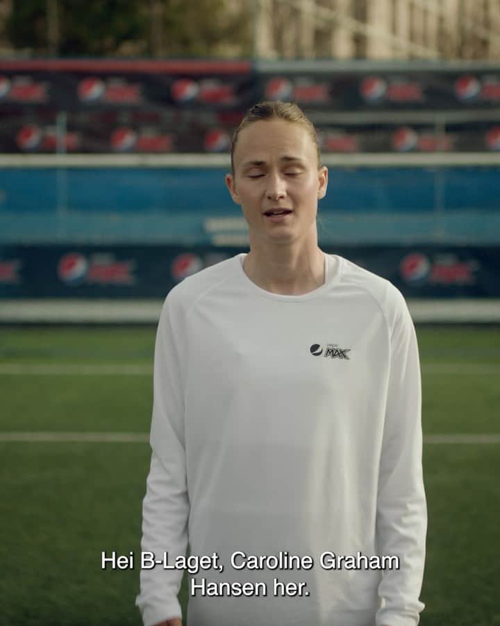 Caroline Graham Hansenのインスタグラム：「There is a lot happening in the football world… @blagpod Let’s meet in Barcelona! ⚽️👀 / Det er mye på gang innen idretten vår... @blagpod Vil dere vite mer? Møt meg i Barcelona ⚽️👀 #playtoinspire #pepsiMAXNorge @pepsimaxnorge」